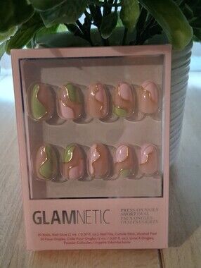 Glamnetic Press On Nails In Strawberry Matcha 🍓🍓🍓💚💚💚